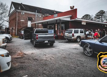 오펠라이카 매장에서 불법 마약과 총기 압수…11명 체포