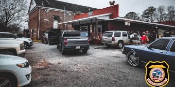 오펠라이카 매장에서 불법 마약과 총기 압수…11명 체포