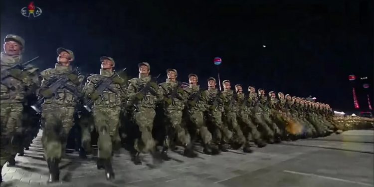 北 인민군 창설 75주년… 이번에도 야간 열병식 개최