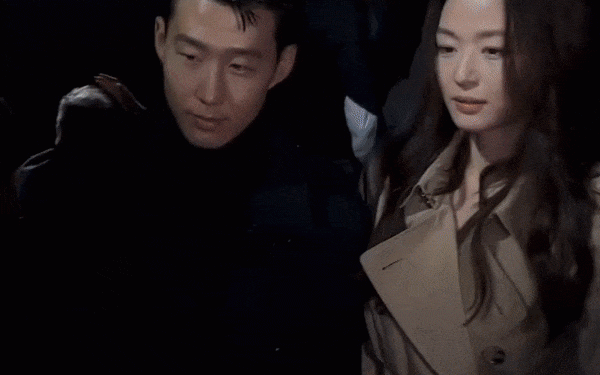 손흥민, 전지현 건넨 말에 ‘입틀막’…런던 패션쇼 밝힌 투샷