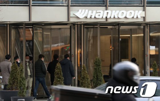 검찰, 한국타이어 본사 등 압수수색…조현범 회장 개인비리 추가 포착