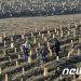 최악 지진에 가족 잃고 망연자실…묘지 안 구슬픈 쿠란 소리