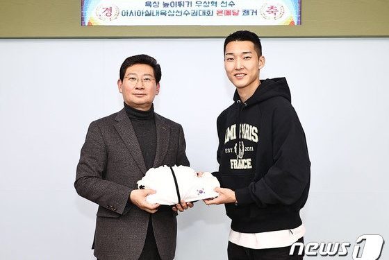 ‘아시아실내 높이뛰기 은’ 우상혁 “파리올림픽 기회 놓치지 않겠다”