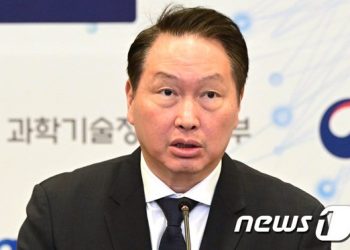 최태원, MWC 참석 검토…SKT 인공지능 사업 챙기기
