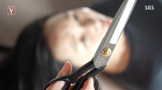 女회원 거꾸로 매달리게 한 뒤 긴 머리 ‘싹둑’…필라테스 강사 만행