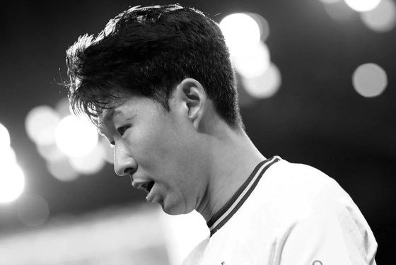 “쏘니 죽은 줄” 토트넘 SNS에 또 손흥민 ‘흑백사진’…팬들 ‘분노’