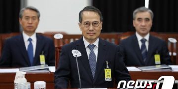 국정원 “김정은 첫째는 아들·셋째 성별 미확인…3~4월 ICBM 발사할 듯”