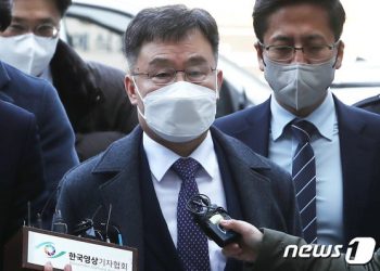 ‘대장동 범죄수익 390억 은닉’…검찰, 김만배 구속기소