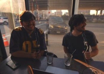 방송녹화 중에 대형 SUV가 그대로 돌진 ‘쾅’…아찔한 순간