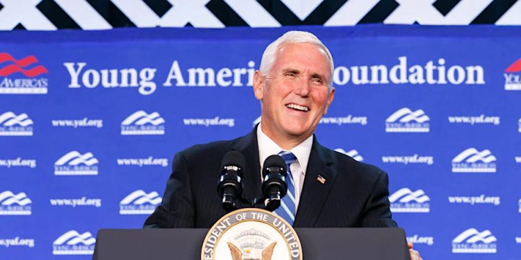 마이크 펜스, 4월에 앨라배마 대학에 온다