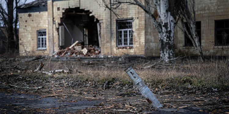 러, 우크라 전역에 미사일 81발 떨어뜨려…”본토 공격에 대한 보복” 주장