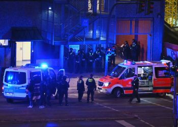 독일 함부르크 여호와의 증인 교회 총기 난사 범인 극단적 선택