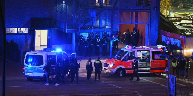 독일 함부르크 여호와의 증인 교회 총기 난사 범인 극단적 선택