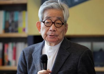 “평화헌법 지키자” 노벨문학상 오에 겐자부로 별세