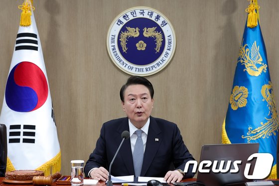 北 전술핵탄두 공개에 尹 “1원도 줄 수 없다”…한반도 긴장 고조