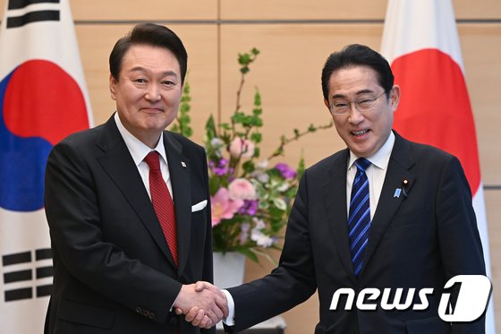 ‘왜곡 교과서’… 한일관계 개선 기조에도 다시 쌓이는 일본發 악재