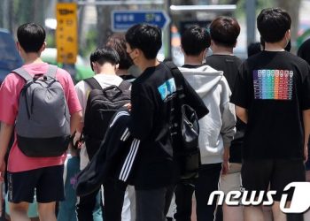 尹 “강남 학원가 마약 음료, 수사 역량 총동원…충격적 일”