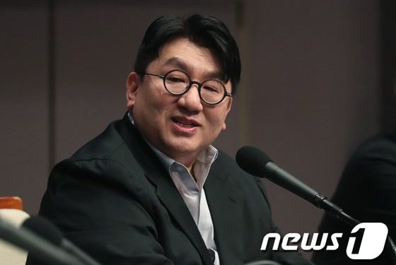 방시혁, 미국 LA 최고 부촌 벨에어 대저택 ‘350억원’에 매입…욕실만 9개↑