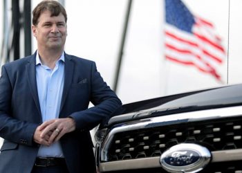 포드 CEO “테슬라 가격전쟁…누가 먼저 눈을 깜빡일까”