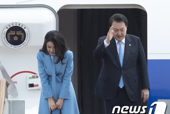 尹, 美 국빈 방문 이틀째…알링턴 국립묘지 찾아 헌화