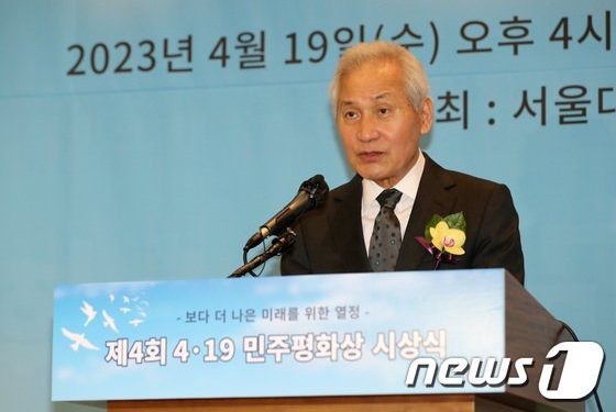 ‘건강회복’ 안성기 “4·19 민주평화상 과분…남은삶 사회위한 신명 바칠것”