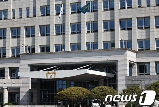 “국빈 예우 격에 맞게”…尹 취임 1년 맞아 집무실 재단장