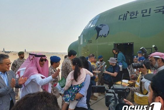 수단 교민 탑승 軍수송기, 사우디 떠나 귀국길… 오후 서울공항 도착
