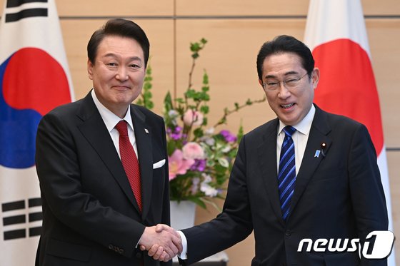 ‘주도권’ 잡은 尹, ‘조기답방’ 기시다…한일회담서 ‘선물’ 나올까