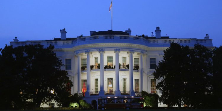 美 디폴트 가면 “증시 반토막나고 일자리 830만개 사라진다”-백악관