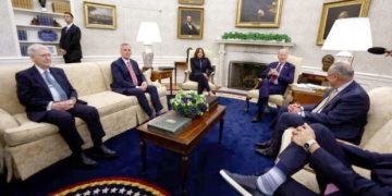 바이든-의회 지도부, 부채한도 2차 협상 성과없이 종료…분위기는 낙관적