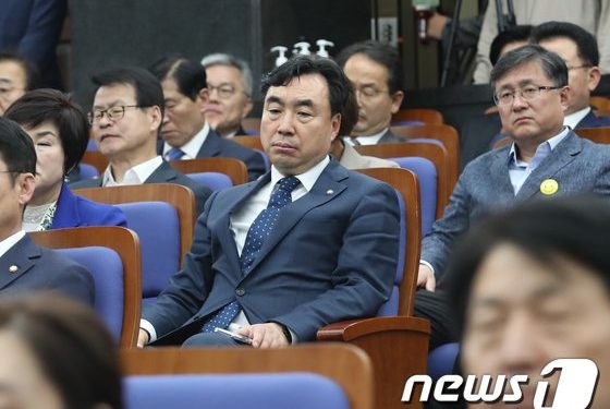 여의도에 ‘돈봉투발’ 칼바람 부나…檢 “현역 의원 숫자·신원 특정”