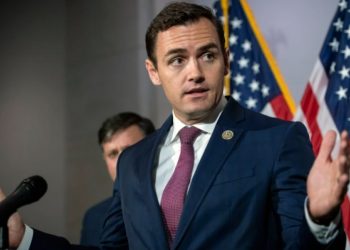 美하원 中특위위원장 “韓업체, 中서 마이크론 빈자리 채워선 안돼”