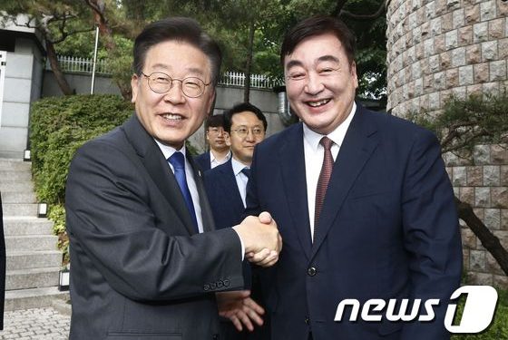 민주당 의원 7명, ‘싱하이밍 베팅 논란’ 속 추가로 중국행