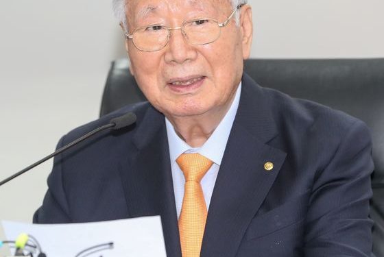 고향마을 주민·동창들에 1억씩…총 1400억 나눠준 이중근 부영 회장