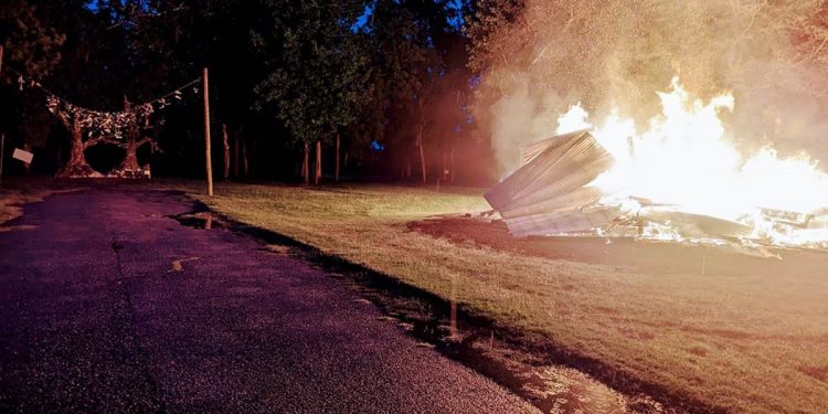 영화 ‘빅 피시’ 촬영했던 집에 벼락 떨어져 화재