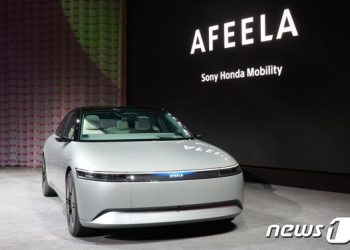 “달리는 스마트폰? 바퀴만 사와”…전기차 뛰어든 전자회사들