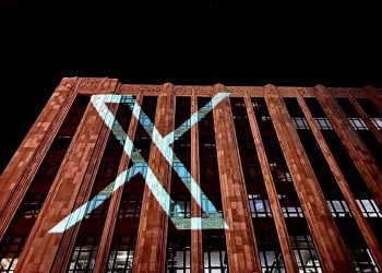 머스크, 트위터 로고 바꾼다…”내일 모든 새들과 작별”