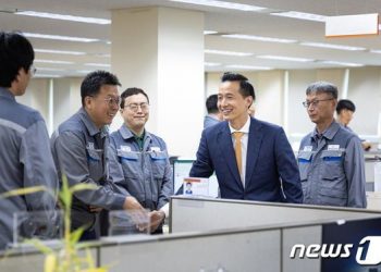 대통령 따라 폴란드 간 김동관…’1200조’ 우크라 재건 사업 본다