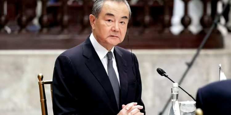 美 ‘대만 군사지원 발표’ 뒤 中 왕이 초청… 갈등 관리 지속