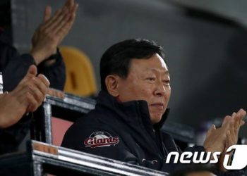 상반기 ‘연봉 1위’ 롯데 신동빈…”6개월 동안 112억 받았다”