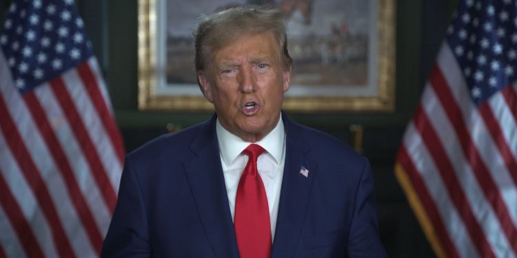 트럼프 “대선 뒤집기 첫 공판 2026년에 하자” 요청