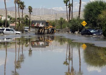 폭풍우에 물바다 된 美 캘리포니아…100년만에 강수기록 경신