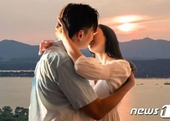 여친과 10분간 격렬 키스 중 왼쪽 귀 거품 터지는 소리…고막 파열