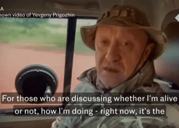 프리고진 “내가 살았는지 죽었는지 궁금한가”…손 흔들며 생존신고