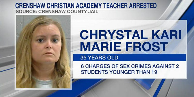 기독교 학교 교사 학생들과 성관계 한 혐의로 기소