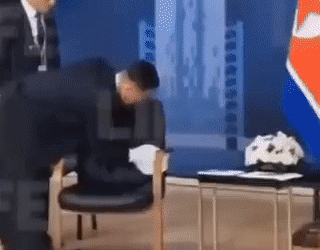 “140kg 무게 감당될까”…北 경호원들, 생사 걸린 듯 김정은 의자 점검