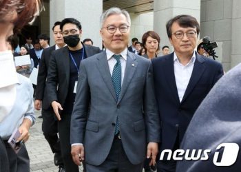 ‘조국 아들 허위 인턴확인서’ 최강욱 의원직 상실…집유 확정