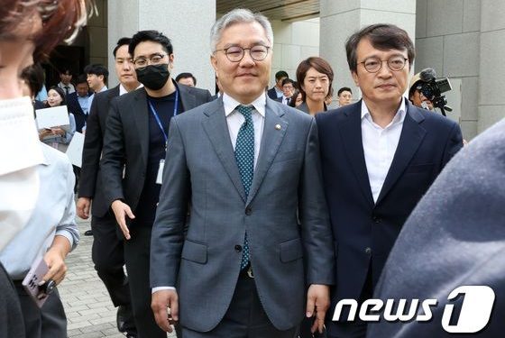 ‘조국 아들 허위 인턴확인서’ 최강욱 의원직 상실…집유 확정