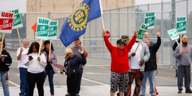 美자동차노조, 22일 마감 시한 설정…”대화 진전 없으면 파업 확대”
