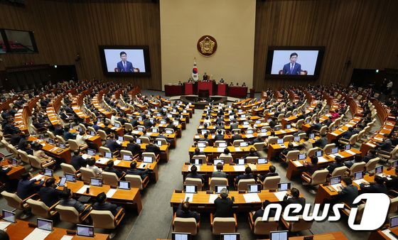 ‘보복기소’ 안동완 검사 탄핵소추안 의결…헌정사상 처음
